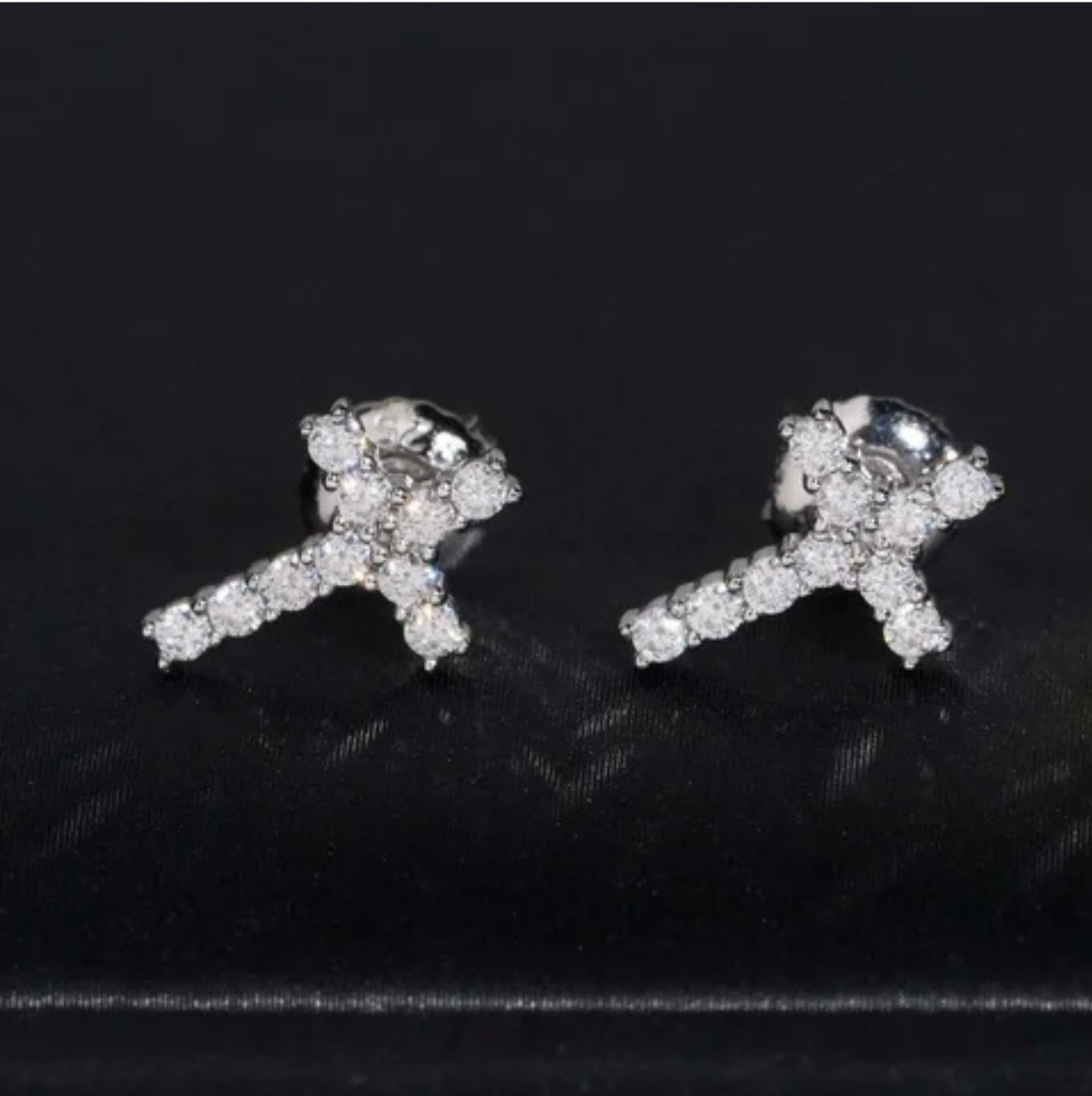 MT CrossGlow™ Studs