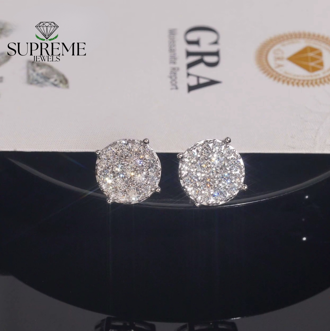 Round Moissanite VVS
Cluster Stud